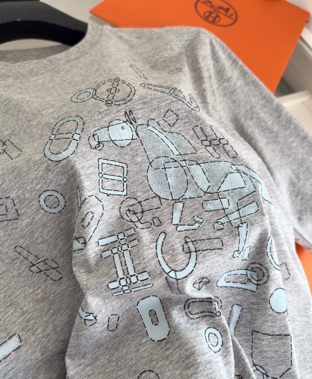 HERMES - Grey Graphic Horse Motif T-Shirt image 10