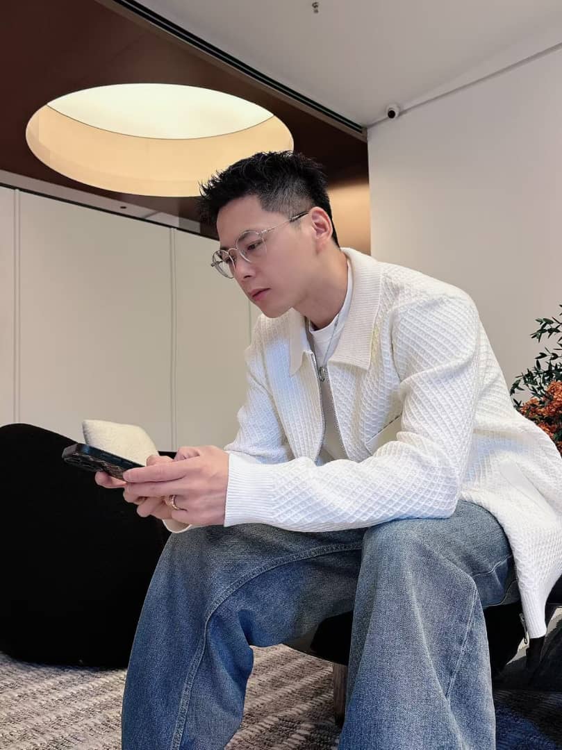 Men's White Waffle Knit Zip-Up Jacket with Leather Patch Detail