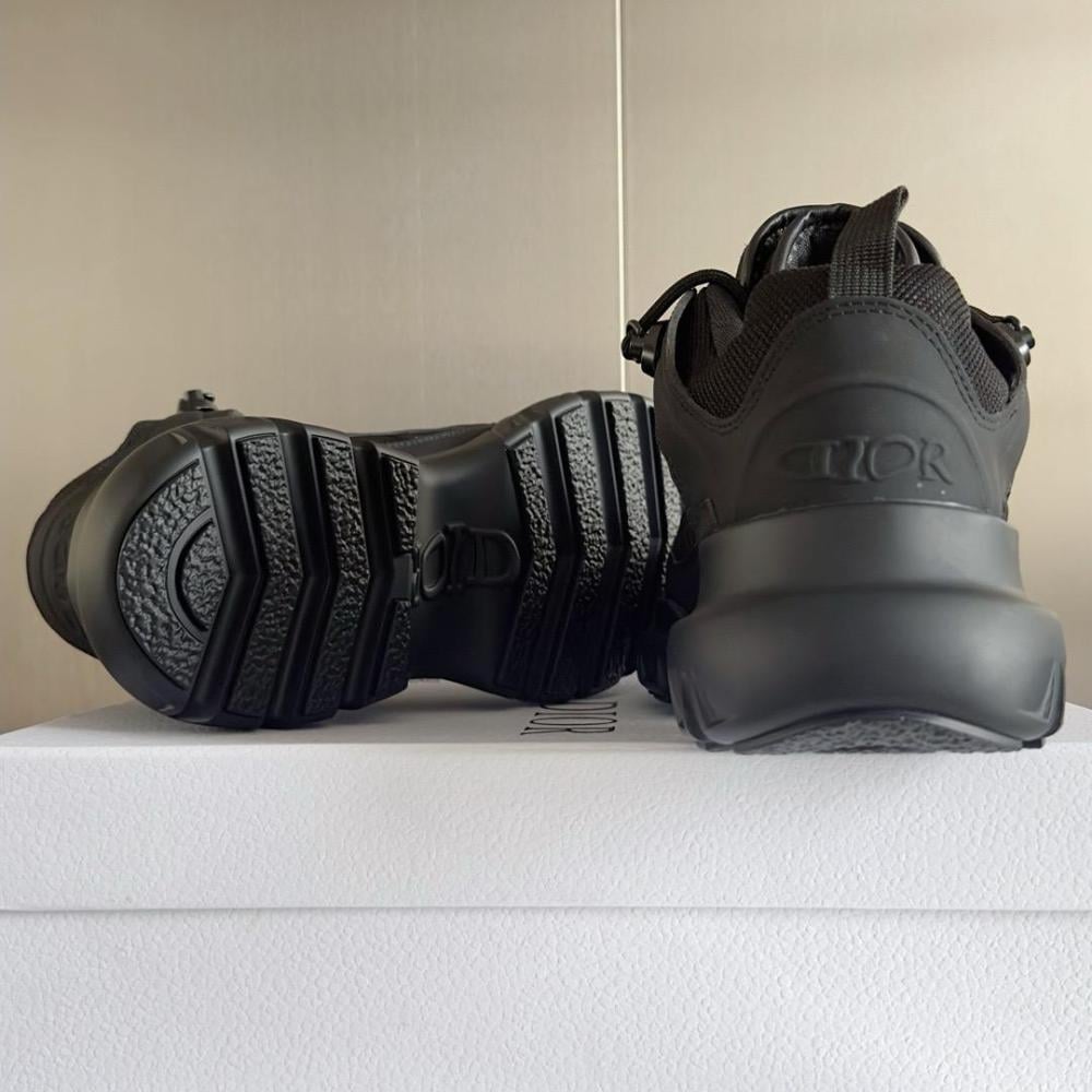 Dior - Men's B22 Technical Sneakers in Black