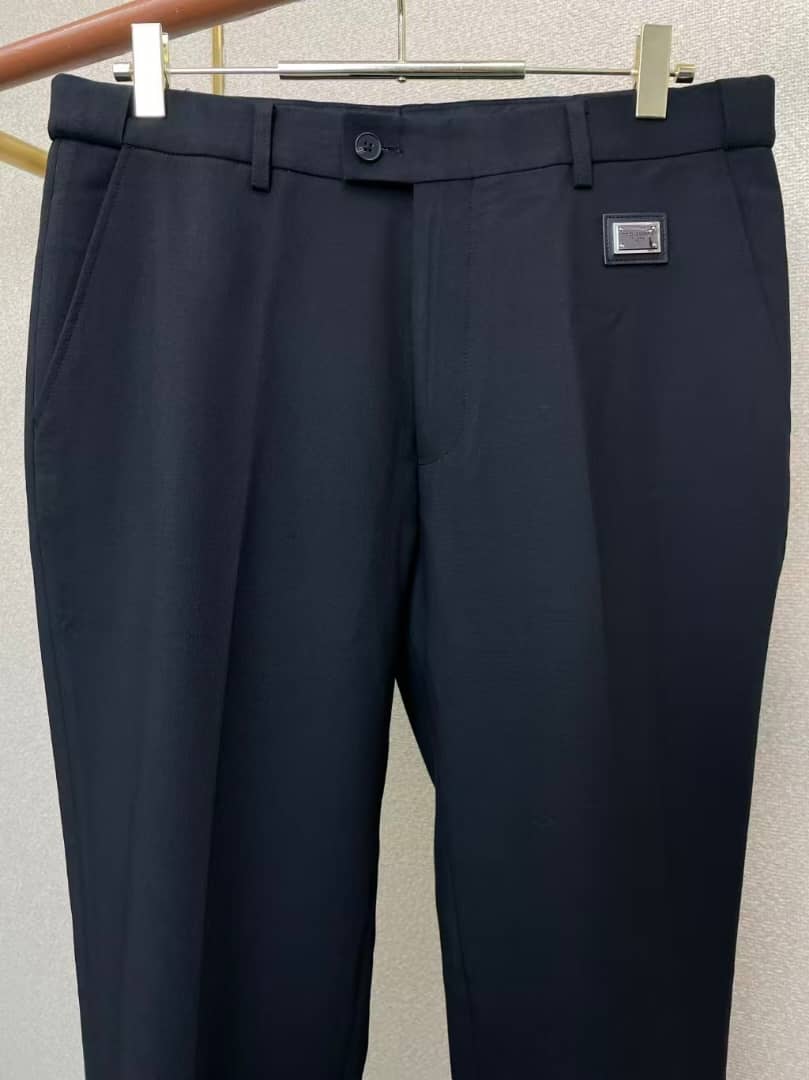 Dolce & Gabbana - Tailored Black Double-Breasted Suit with Metal Logo Detail