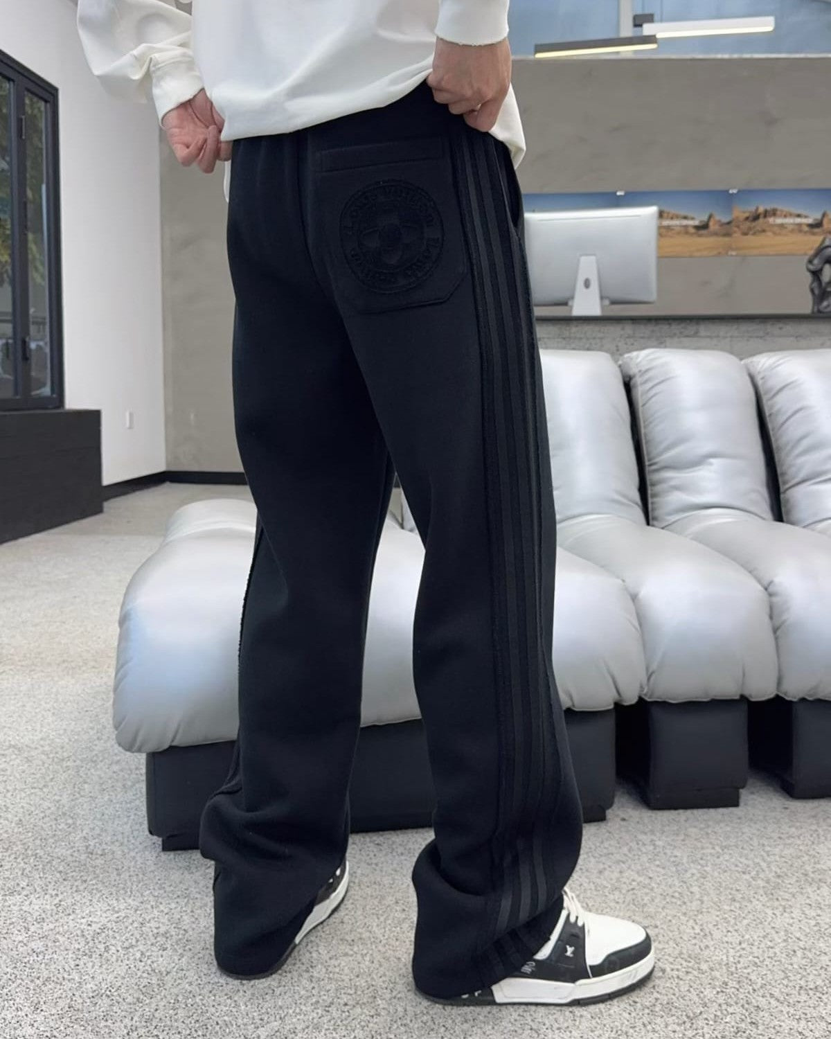 Louis Vuitton - Tonal Monogram Patch Sweatpants – Black