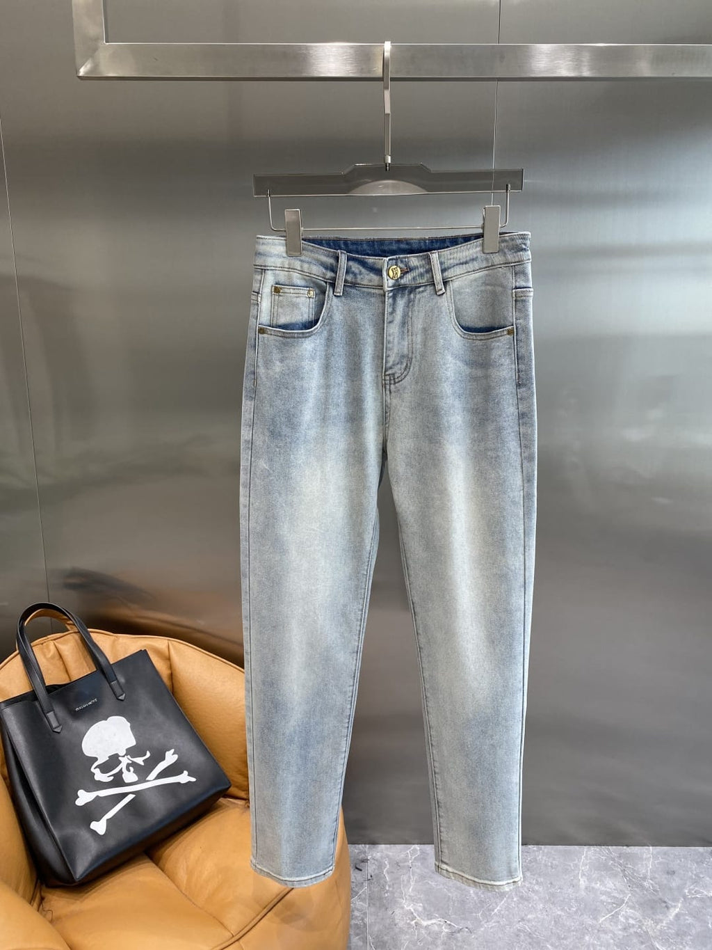 Burberry - Light Wash Slim Fit Jeans with Equestrian Knight Logo