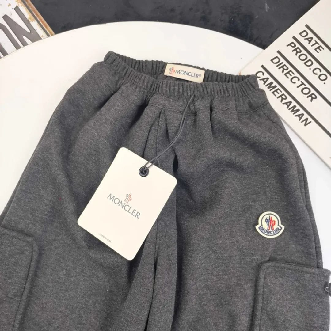 Moncler - Enfant Charcoal Grey Cotton Fleece Cargo Sweatpants with Logo Patch