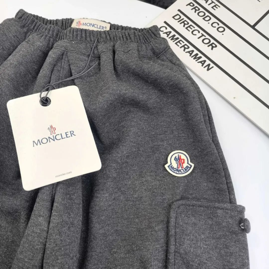Moncler - Enfant Charcoal Grey Cotton Fleece Cargo Sweatpants with Logo Patch