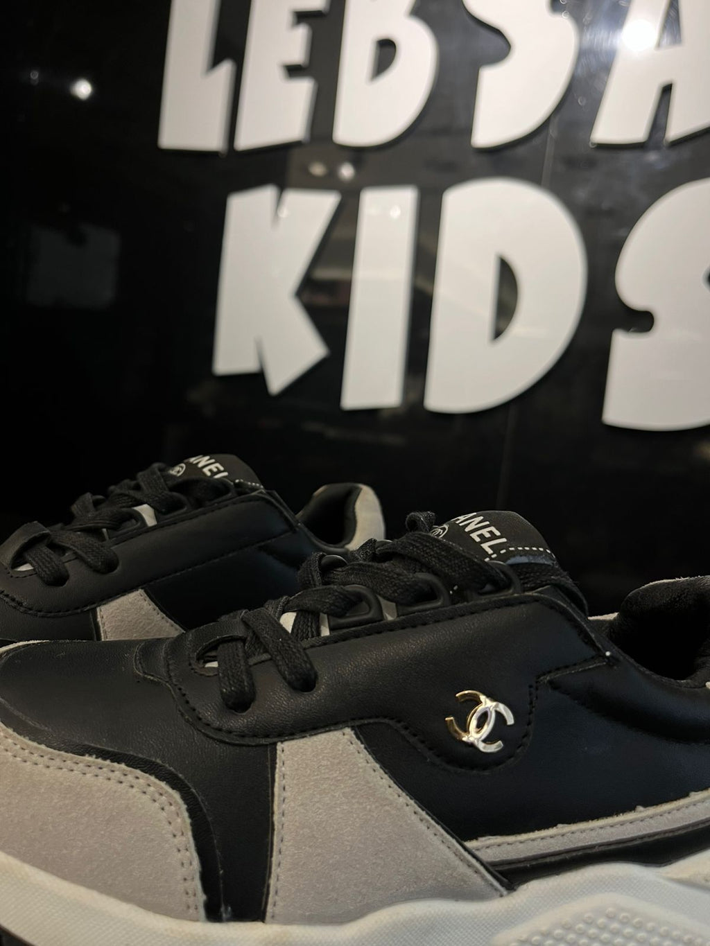 Chanel - Kids' Two-Tone Leather & Suede Sneakers – Black/White