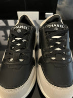 Chanel - Kids' Two-Tone Leather & Suede Sneakers – Black/White
