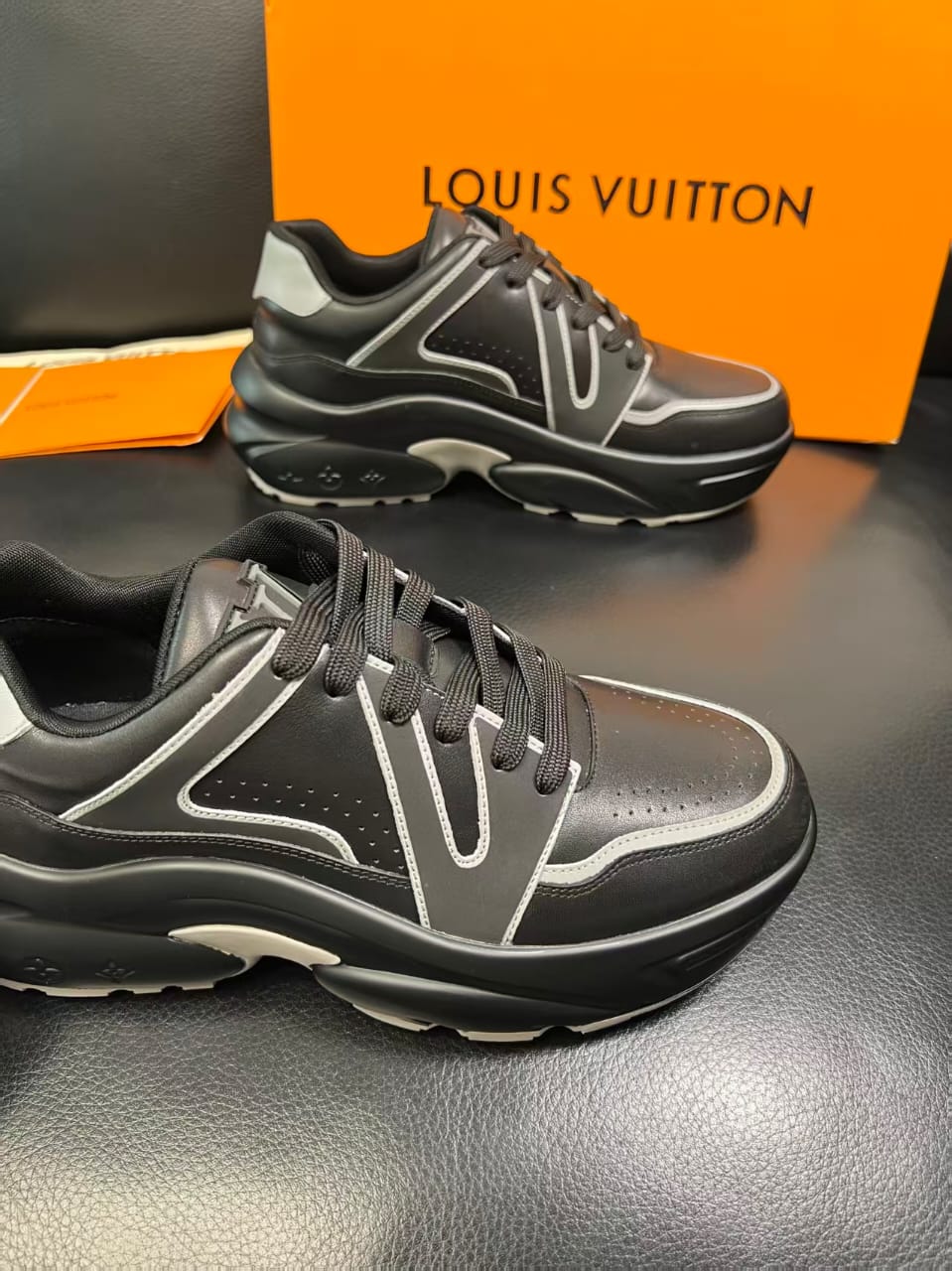 Louis Vuitton - LV Archlight Sneakers - Black with White Trim