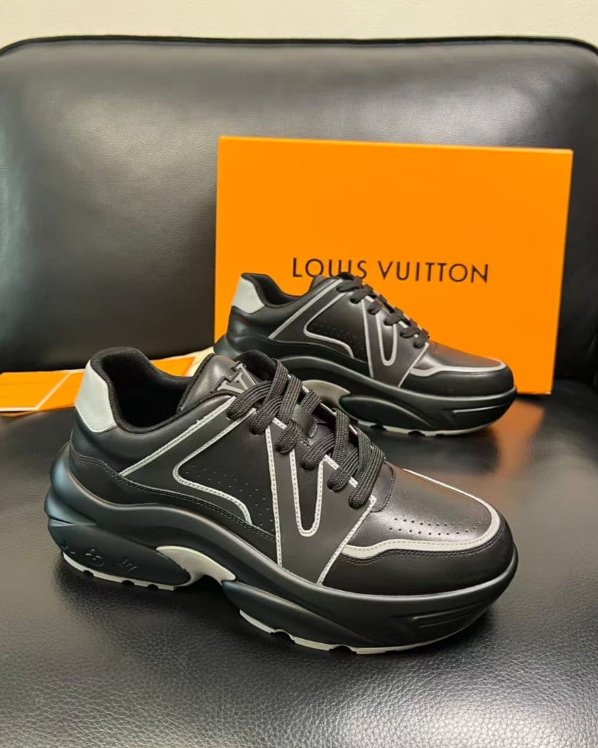 Louis Vuitton - LV Archlight Sneakers - Black with White Trim