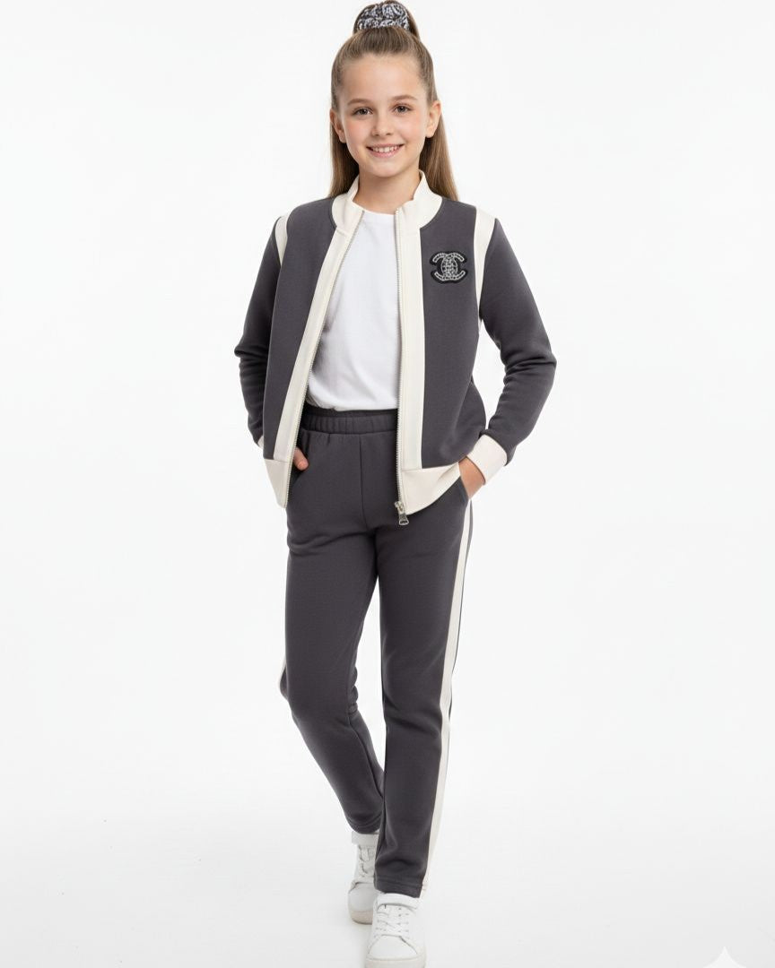 ダル　CHANEL セットアップ Chanel - Kids Color-Block Zip-Up Tracksuit Set - Charcoal & Cream