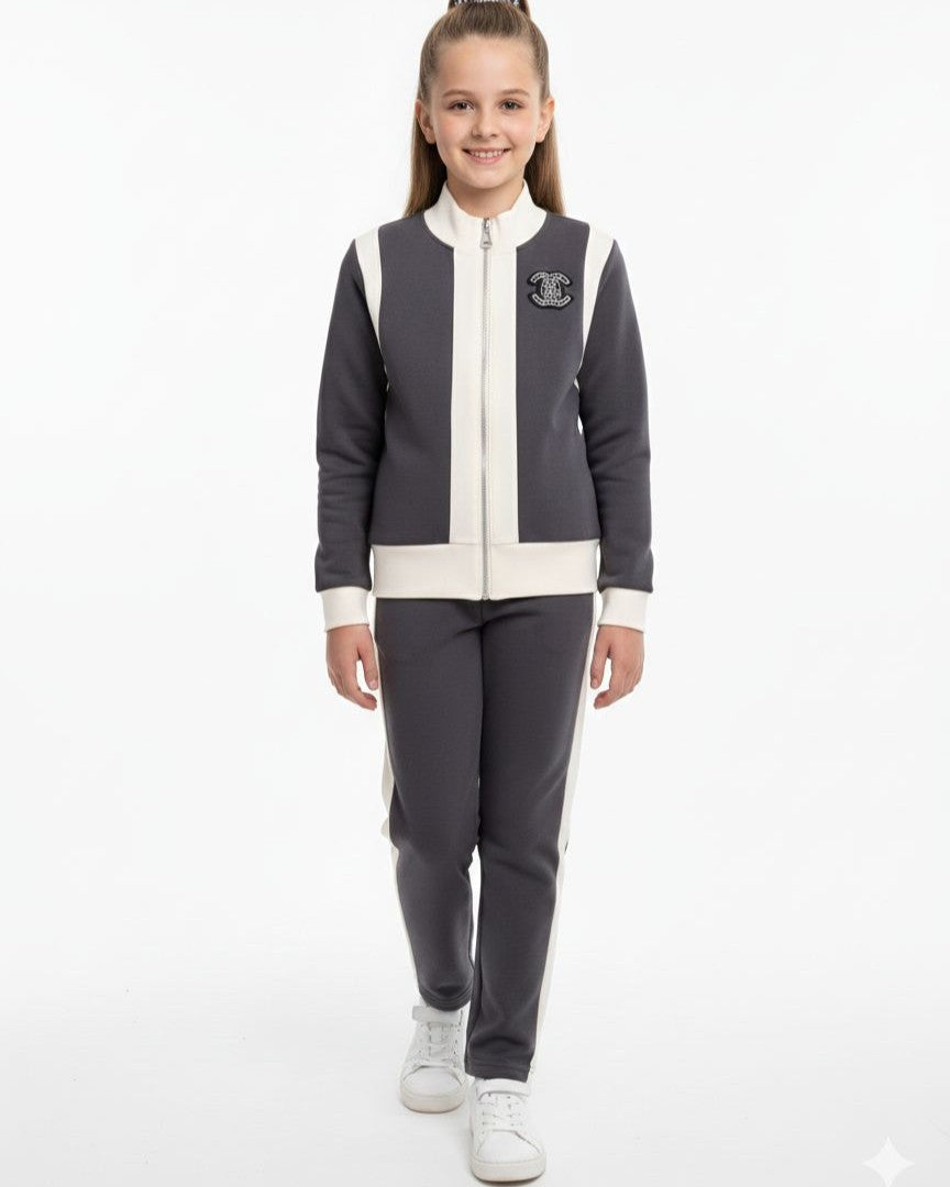 ダル　CHANEL セットアップ Chanel - Kids Color-Block Zip-Up Tracksuit Set - Charcoal & Cream