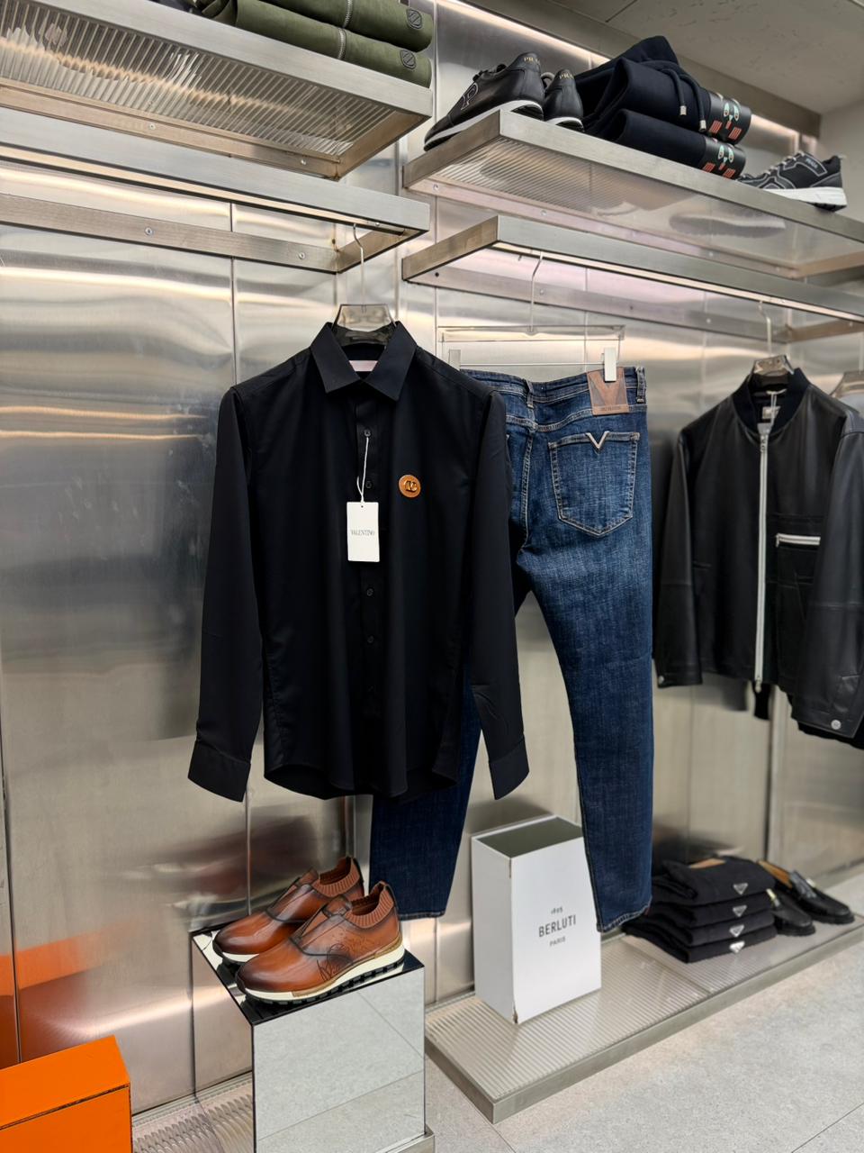 Valentino - VLogo Signature Leather Patch Poplin Shirt — Nero Black