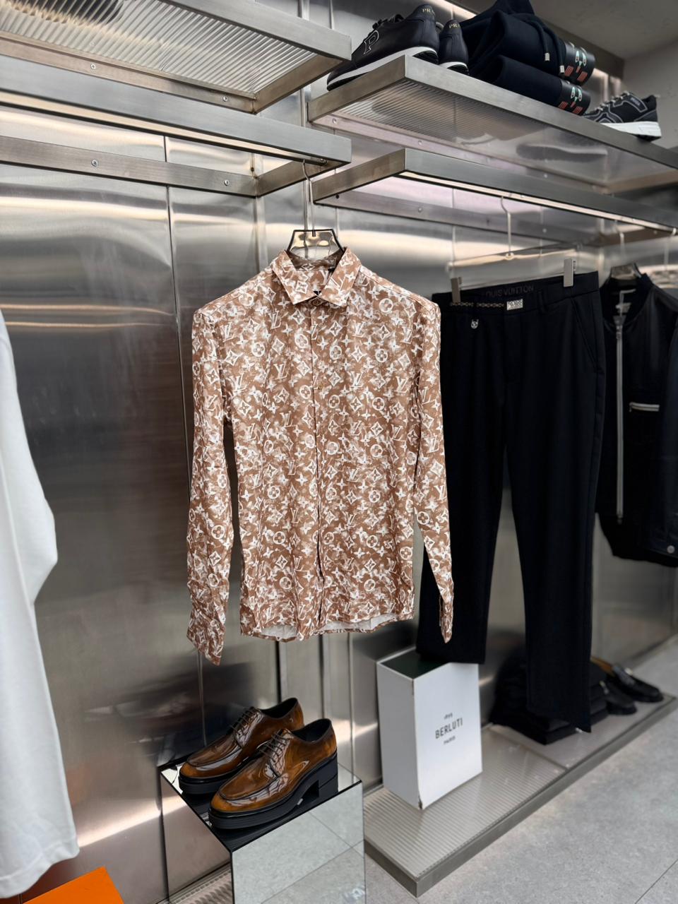 Louis Vuitton - Men’s Monogram Bleached-Effect Silk Blend Shirt in Caramel & White