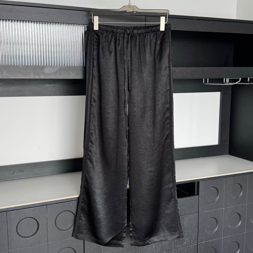 The Row Textured Silk-Blend Wide-Leg Trousers – Midnight Black