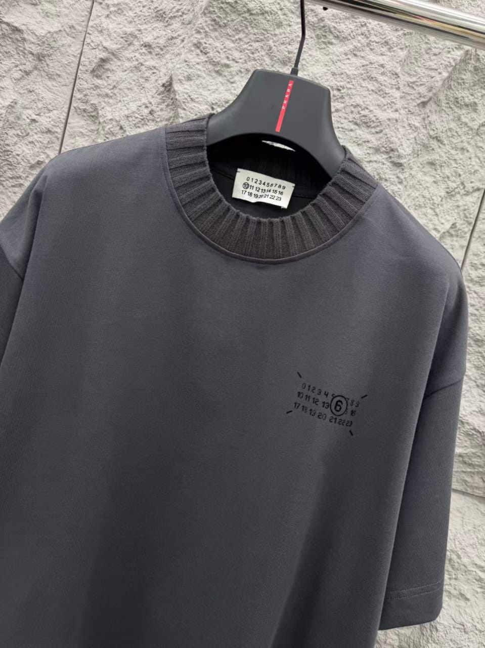Maison Margiela - Ribbed-Collar Numerical Logo Tee in Charcoal
