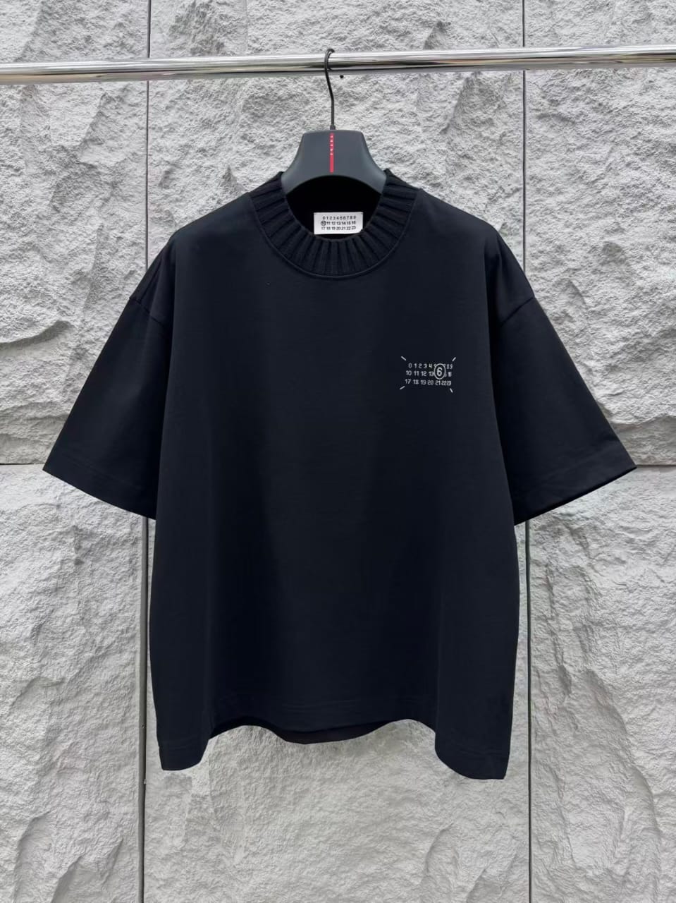 MM6 Maison Margiela - Ribbed-Neck Numerical Logo Tee in Black