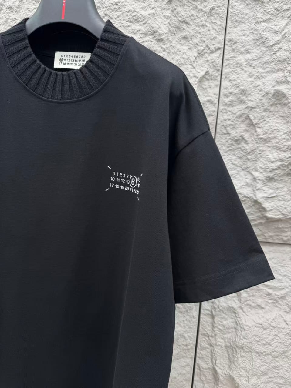 MM6 Maison Margiela - Ribbed-Neck Numerical Logo Tee in Black