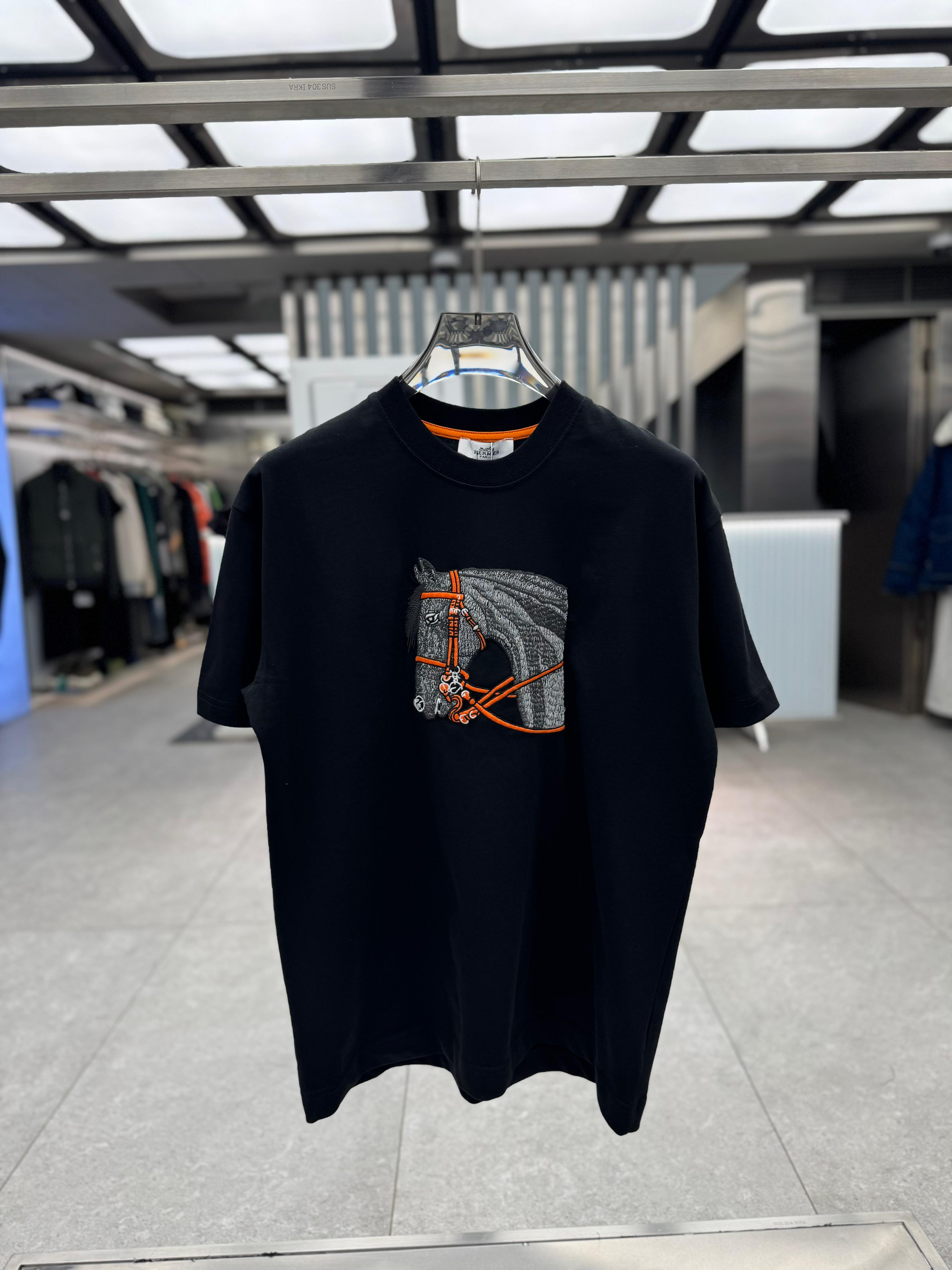 Hermès - Embroidered "Cheval de Selle" Cotton T-Shirt in Noir