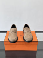 Hermès - Ancora Loafers in Beige Suede with Tonal H Cut-Out Detail
