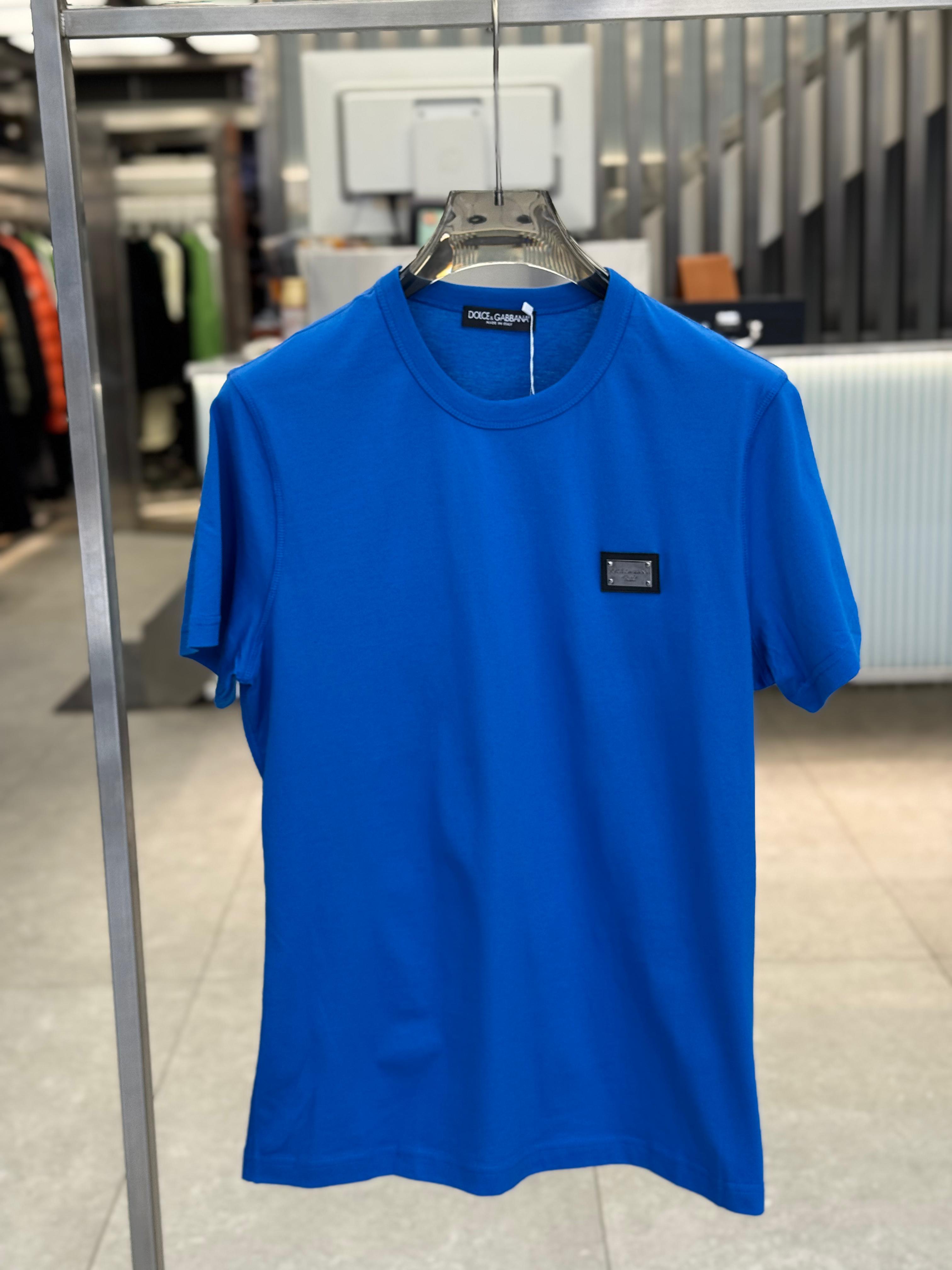 Dolce & Gabbana - Cotton T-Shirt with Enamelled Logo Plate