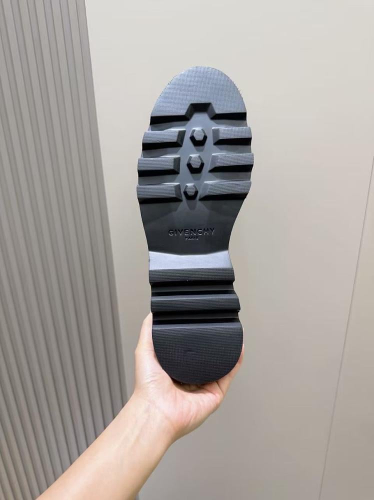 Givenchy - Monumental Mallow Zip Sneakers