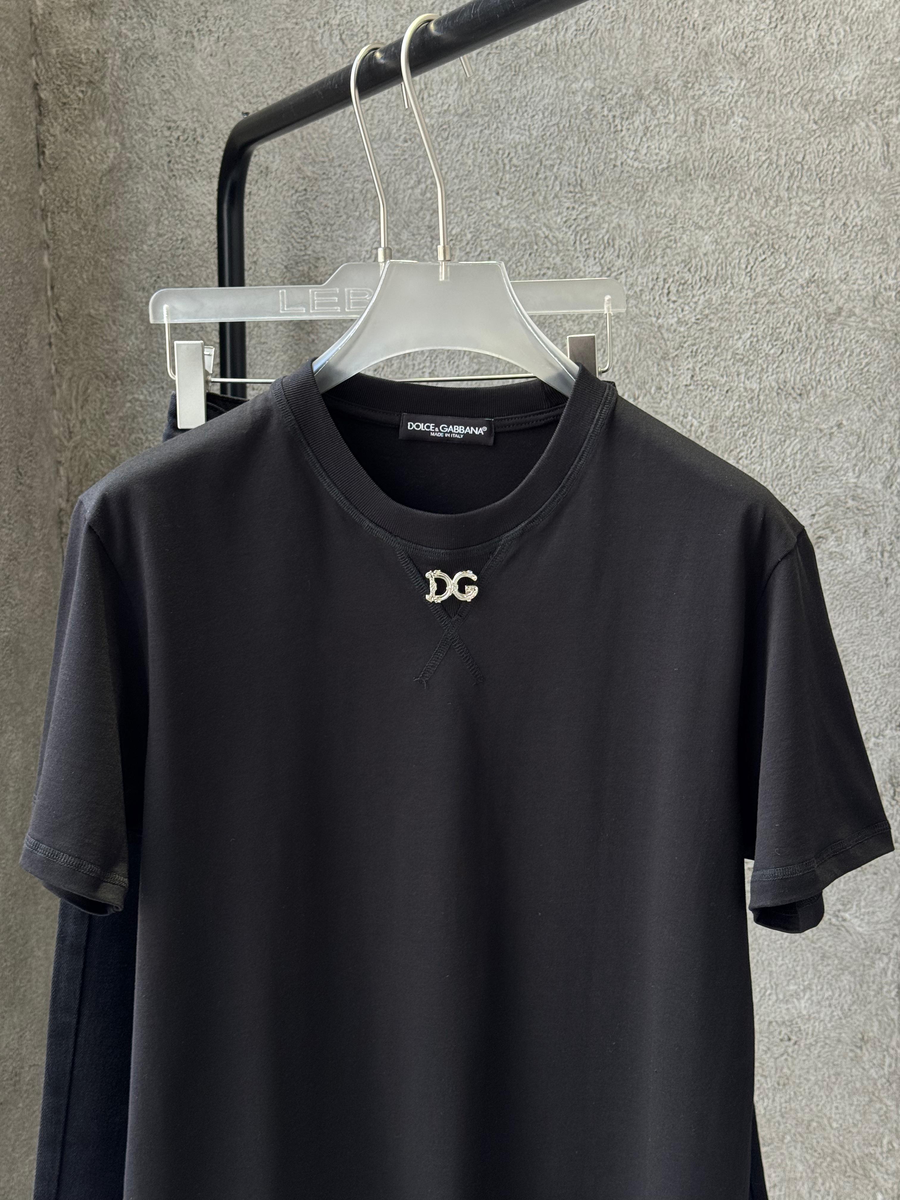 Dolce & Gabbana - Men's Luxury Cotton T-Shirt with Silver-Tone DG Logo Plaque in Black