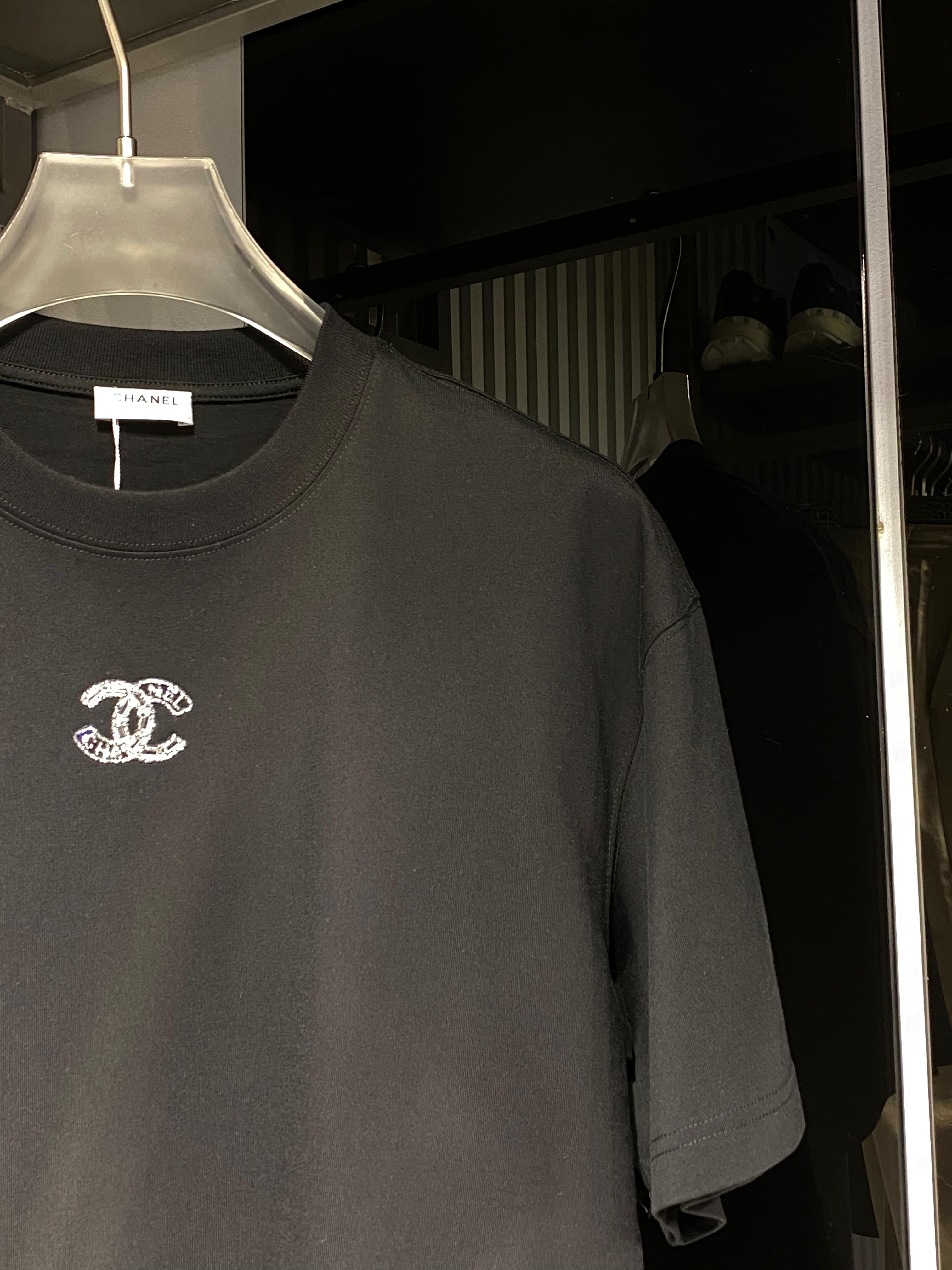 Chanel - Crystal-Embellished Double C Logo T-Shirt – Nero