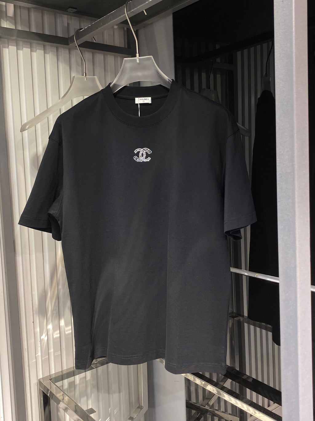 Chanel - Crystal-Embellished Double C Logo T-Shirt – Nero