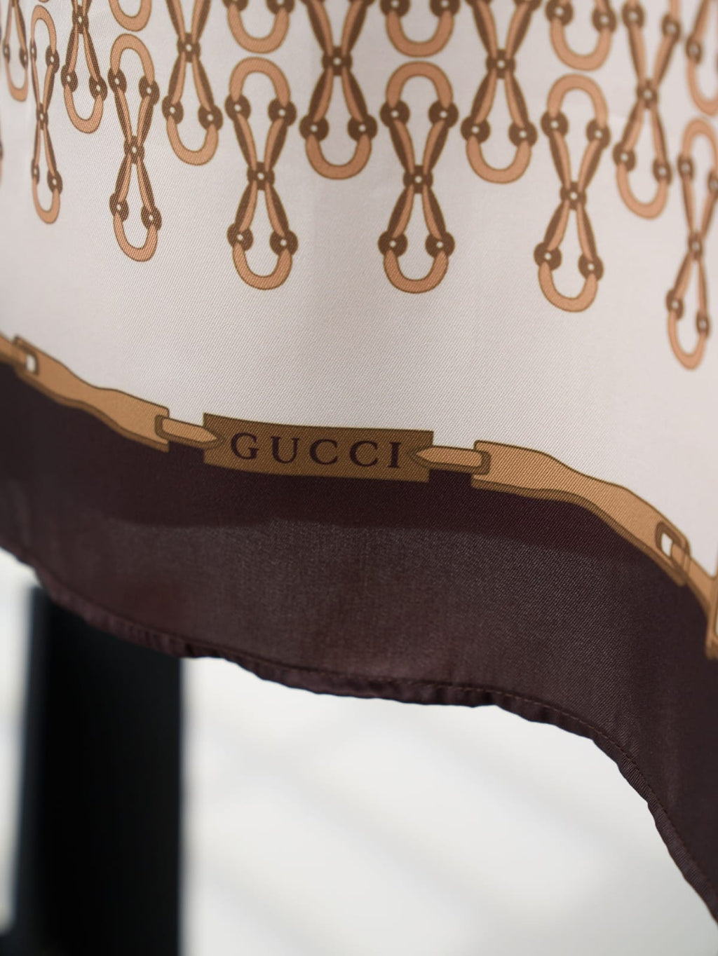 Gucci - Belt and Buckle Print Silk Short-Sleeve Shirt