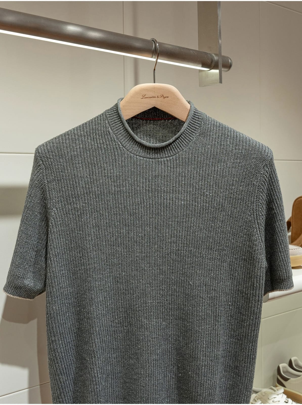 Brunello cucinelli トップス　ダークグレー Brunello Cucinelli - Grey Ribbed Knit T-Shirt – Lebsak