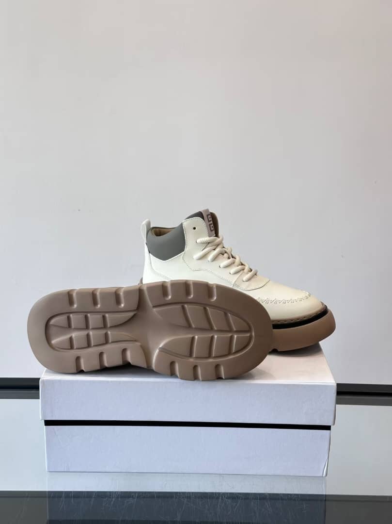 Givenchy - White Leather Chunky High-Top Sneakers with Contrast Sole
