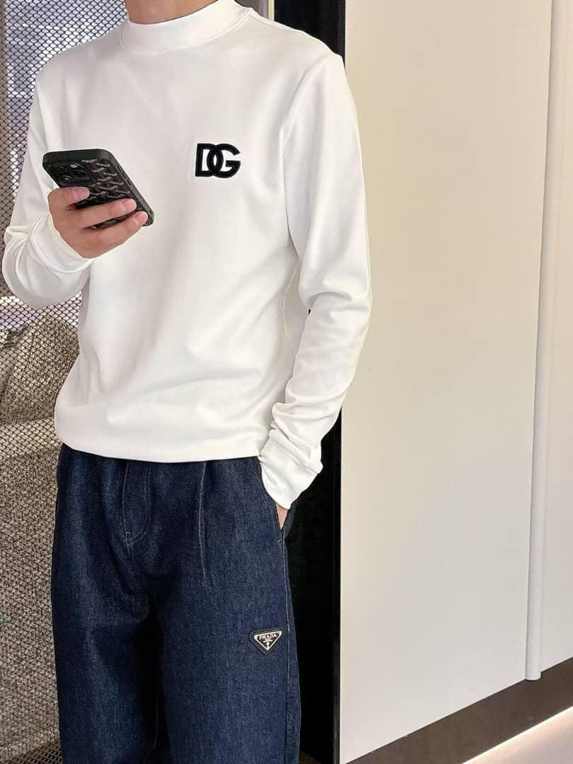 D G