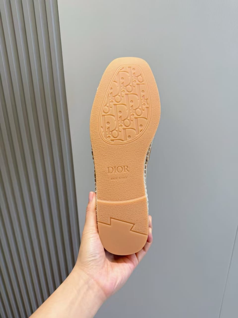 DIOR