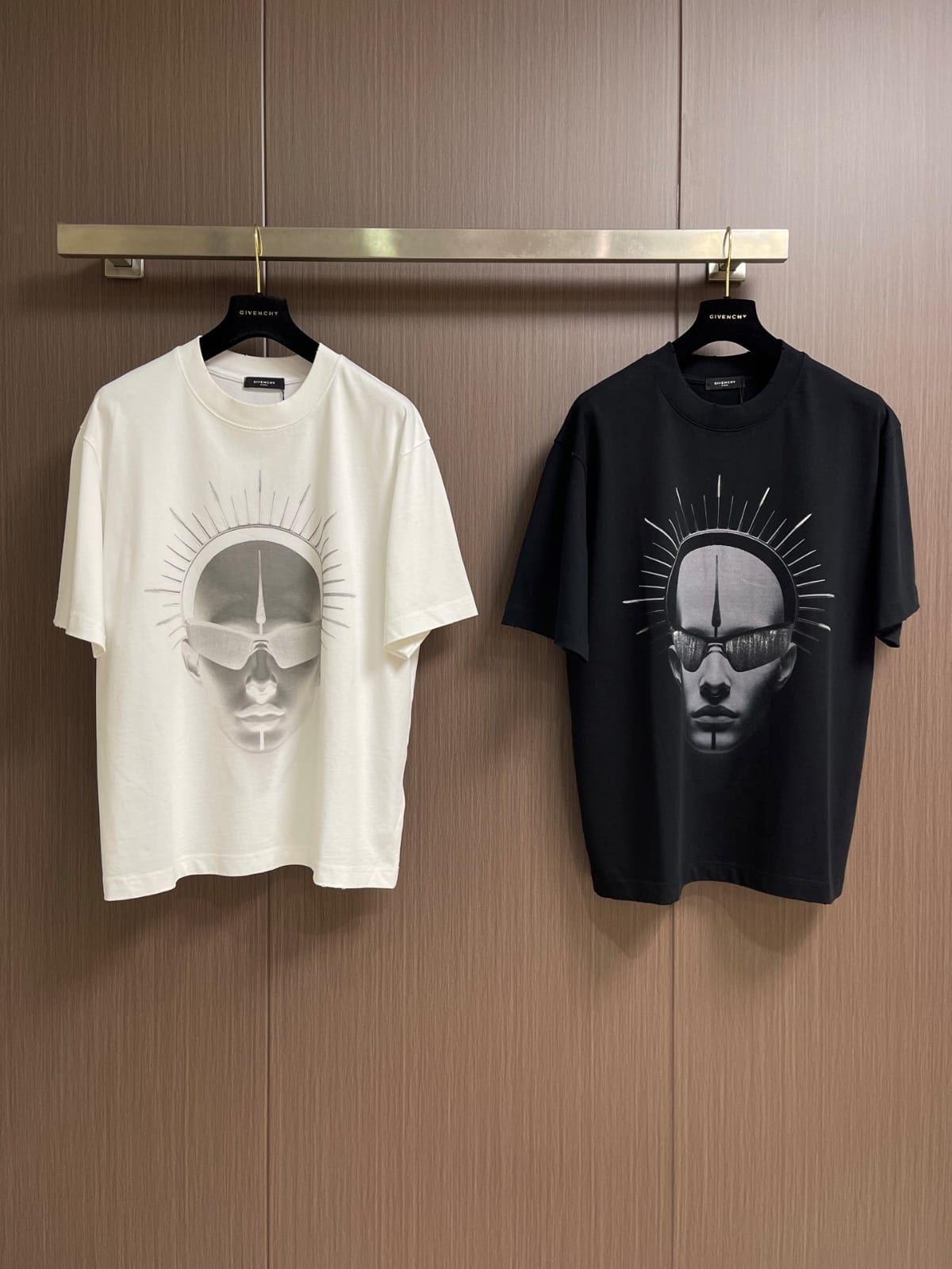 Givenchy Monarh Surrealist Face Graphic T-Shirt