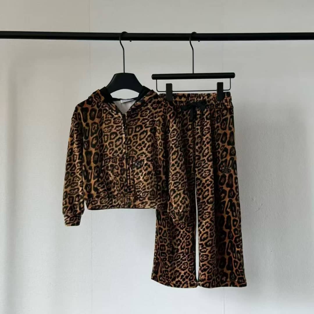Sweet shirt D&G full cover&
Pant D&G full cover