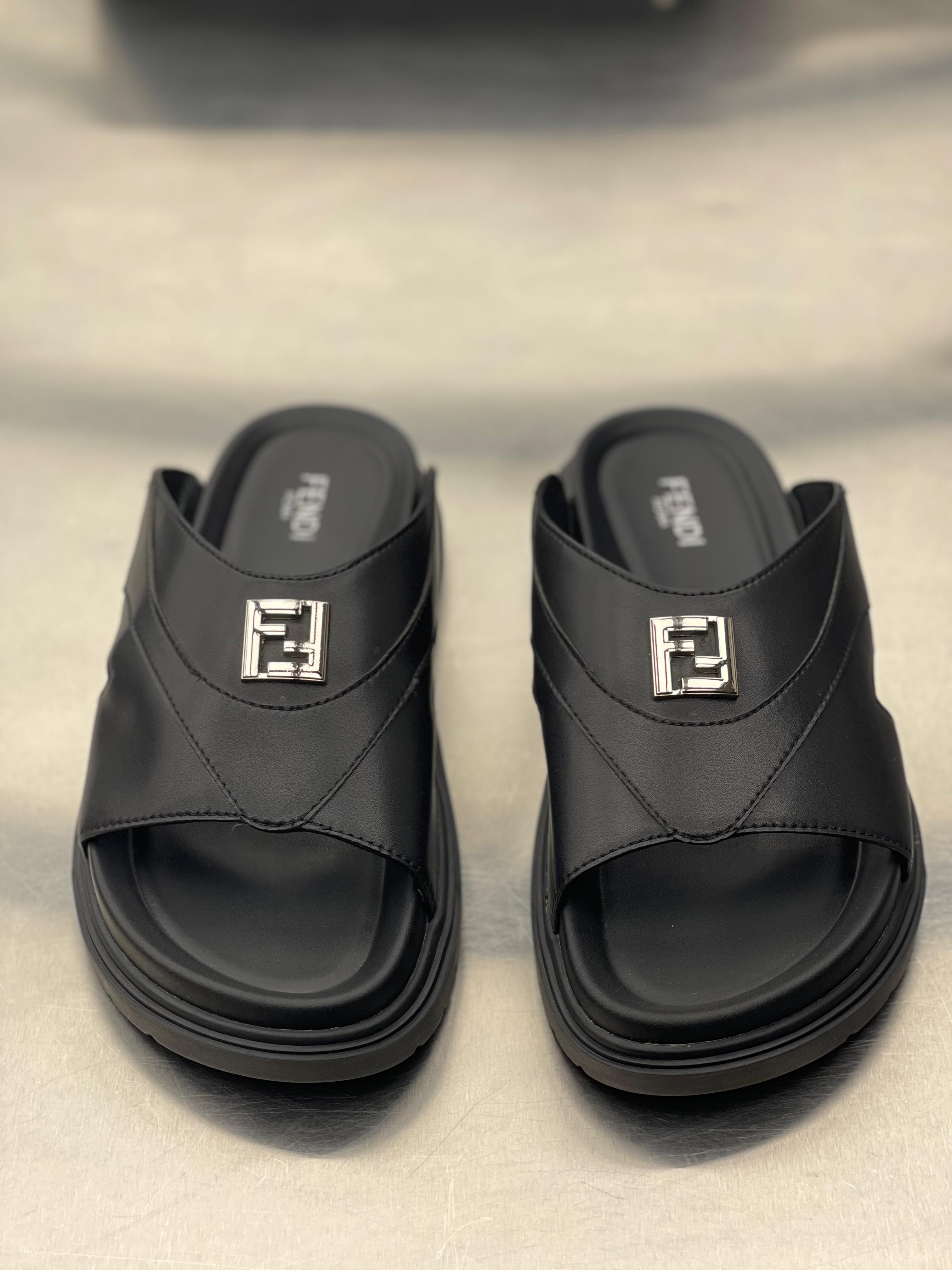 Fendi - Black Leather Slide Sandals