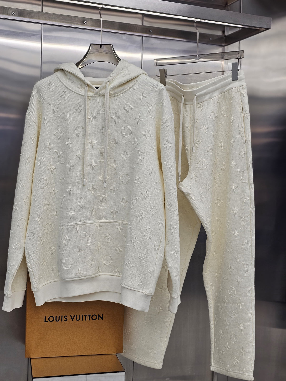 LV