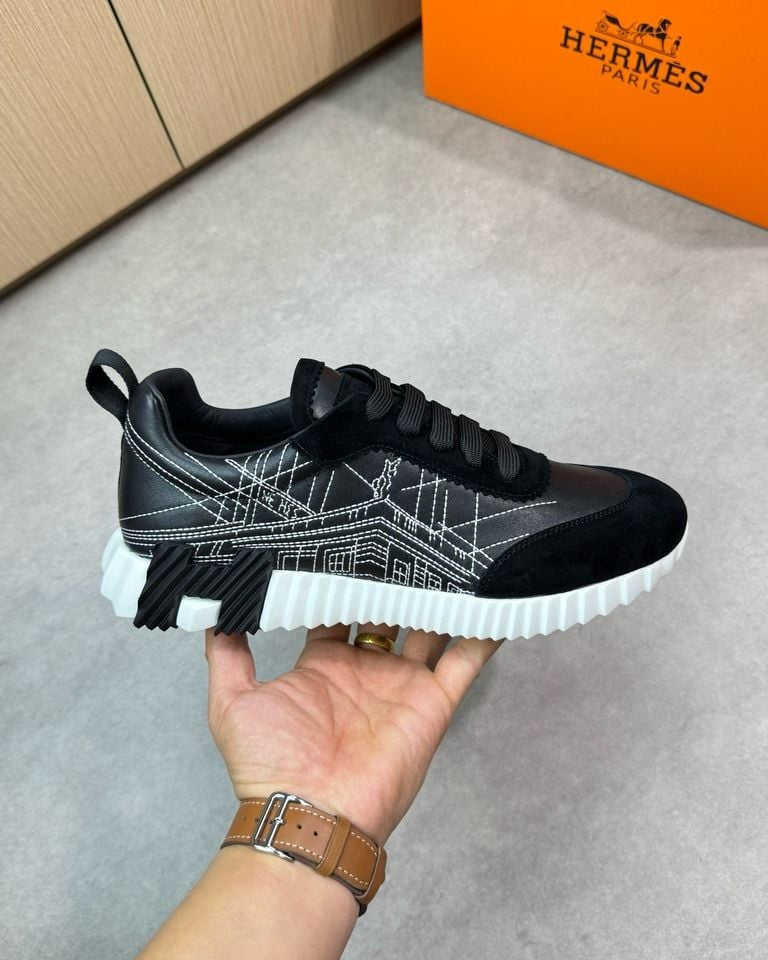 Hermès - Black Leather & Suede Sneaker