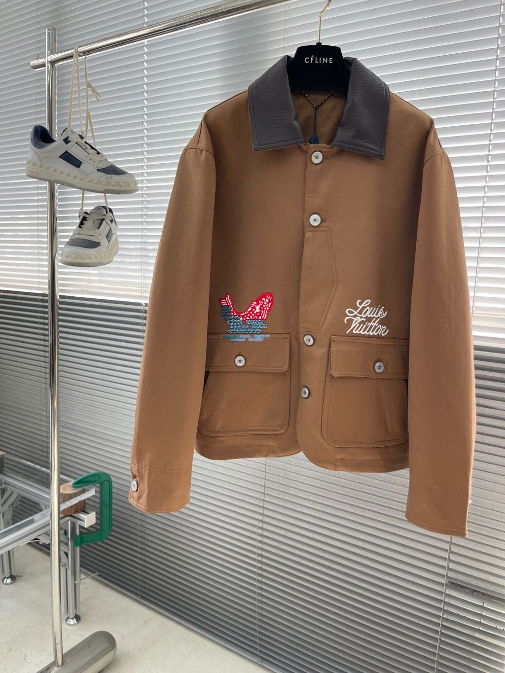 L v