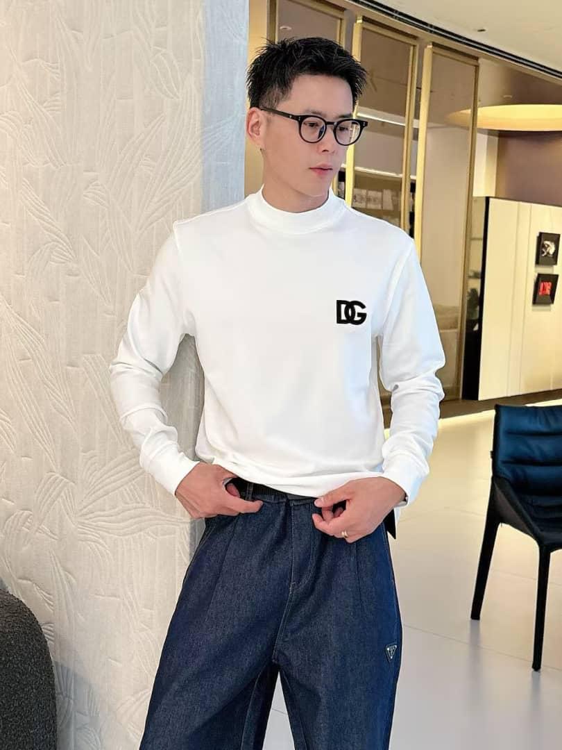 D G
