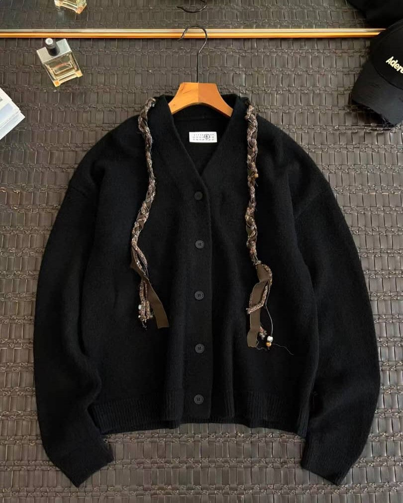 ADER ERROR カーディガン 黒 Mサイズ Ader Error Black V-Neck Cardigan with Unique Braided Accent – Lebsak