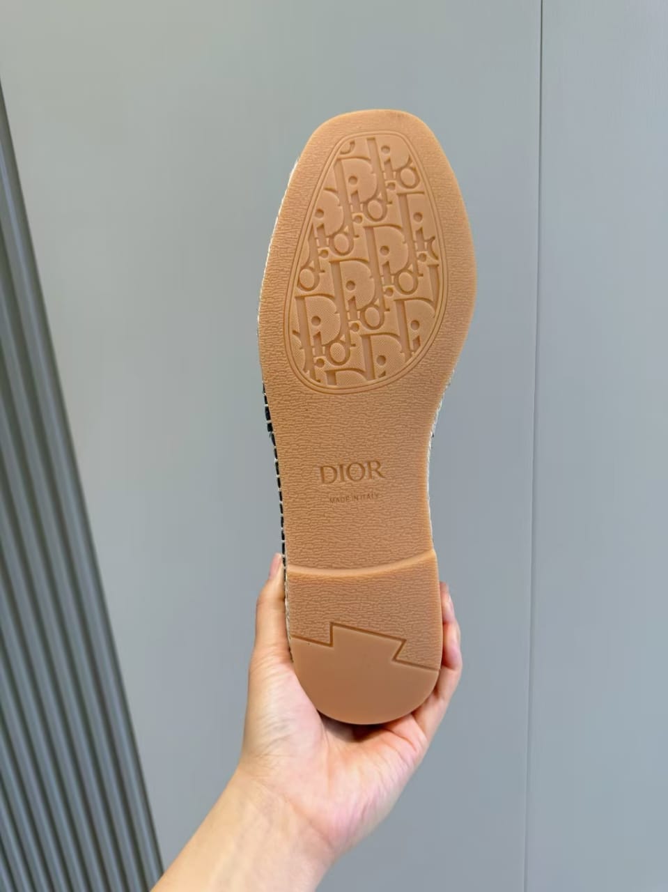 DIOR
